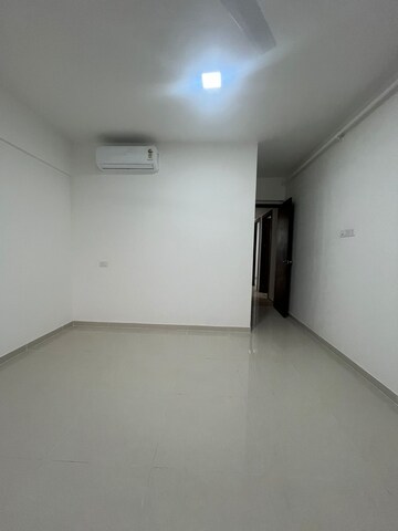 Room in 3 BHK Apartment at Goel Ganga Utopia, Bavdhan – for Rent
