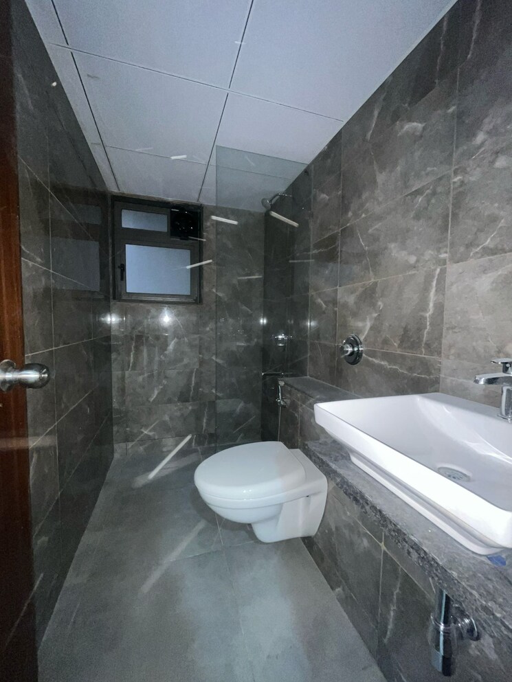 Bathroom, goel-ganga-utopia 3 Bedroom 805 Sq.Ft. Apartment In Bavdhan Pune 9311088