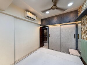 Room in 2 BHK Apartment at Seawoods – for Rent