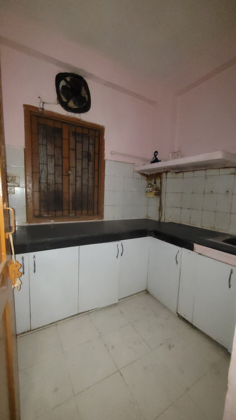 Kitchen, dilshad colony 2 Bedroom 850 Sq.Ft. Builder Floor In Dilshad Colony Delhi 9311188