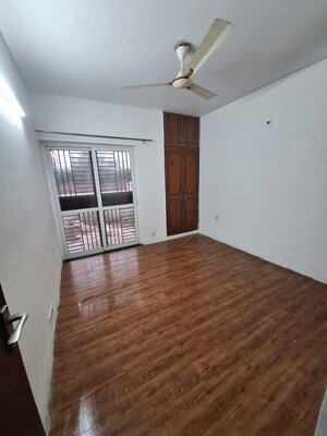 Room in 3 BHK Apartment at BPTP Discovery Park, Sector 80 – for Sale