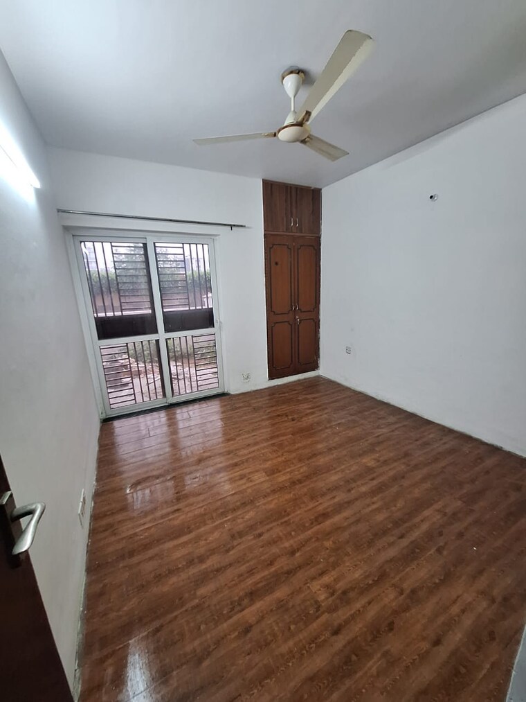 Room, bptp-discovery-park 3 Bedroom 956 Sq.Ft. Apartment In Sector 80 Faridabad 9311216