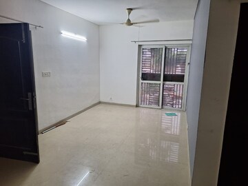 Room in 2 BHK Apartment at BPTP Discovery Park, Sector 80 – for Rent