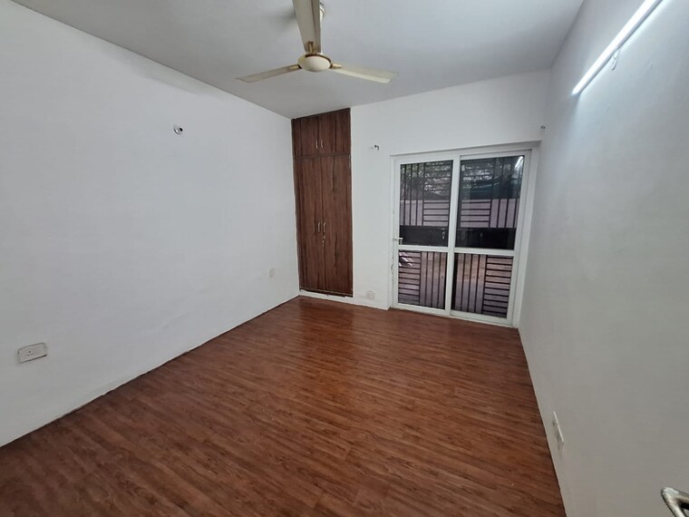 Room, bptp-discovery-park 2 Bedroom 804 Sq.Ft. Apartment In Sector 80 Faridabad 9311235