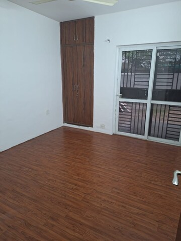 Room in 2 BHK Apartment at BPTP Discovery Park, Sector 80 – for Rent