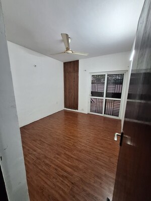 Room in 2 BHK Apartment at BPTP Discovery Park, Sector 80 – for Rent