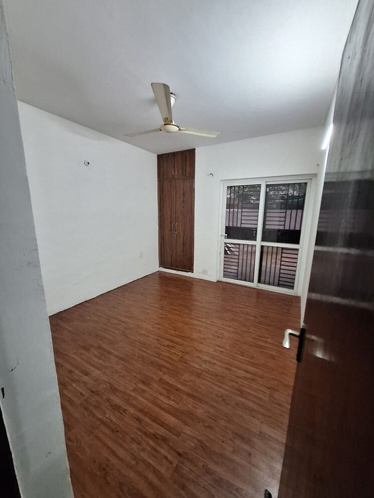 Room, bptp-discovery-park 2 Bedroom 804 Sq.Ft. Apartment In Sector 80 Faridabad 9311235