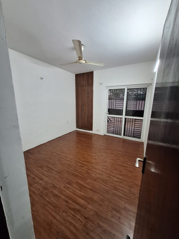 Room, bptp-discovery-park 2 Bedroom 804 Sq.Ft. Apartment In Sector 80 Faridabad 9311235