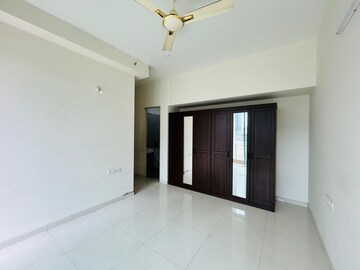 Room in 2 BHK Apartment at L&T Seawoods Residences Phase 2, Seawoods – for Rent