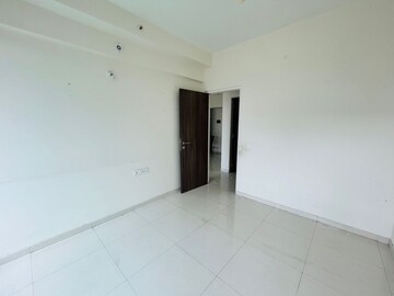 Room in 2 BHK Apartment at L&T Seawoods Residences Phase 2, Seawoods – for Rent
