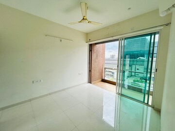 Room in 2 BHK Apartment at L&T Seawoods Residences Phase 2, Seawoods – for Rent