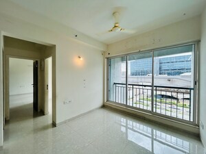 Room in 2 BHK Apartment at L&T Seawoods Residences Phase 2, Seawoods – for Rent