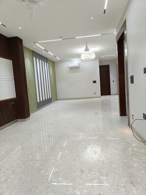 Room in 3 BHK Builder Floor at Unitech South City II, Sector 50 – for Sale