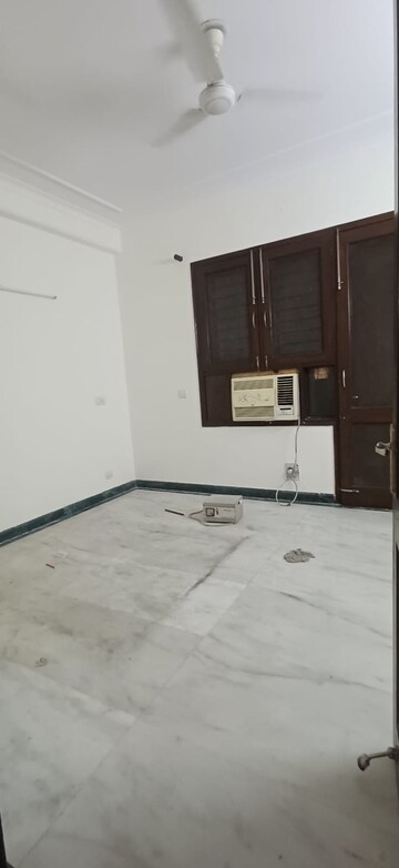 Room in 3 BHK Builder Floor at Sarvodaya Enclave – for Rent