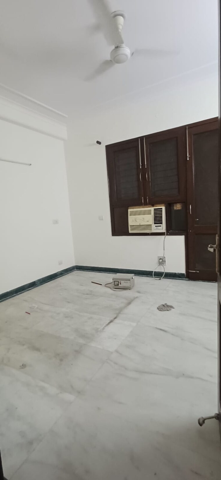 Room, sarvodaya enclave 3 Bedroom 300 Sq.Yd. Builder Floor In Sarvodaya Enclave Delhi 9311241