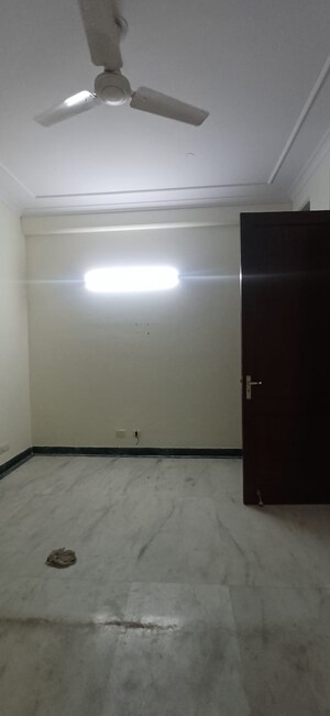 Room in 3 BHK Builder Floor at Sarvodaya Enclave – for Rent