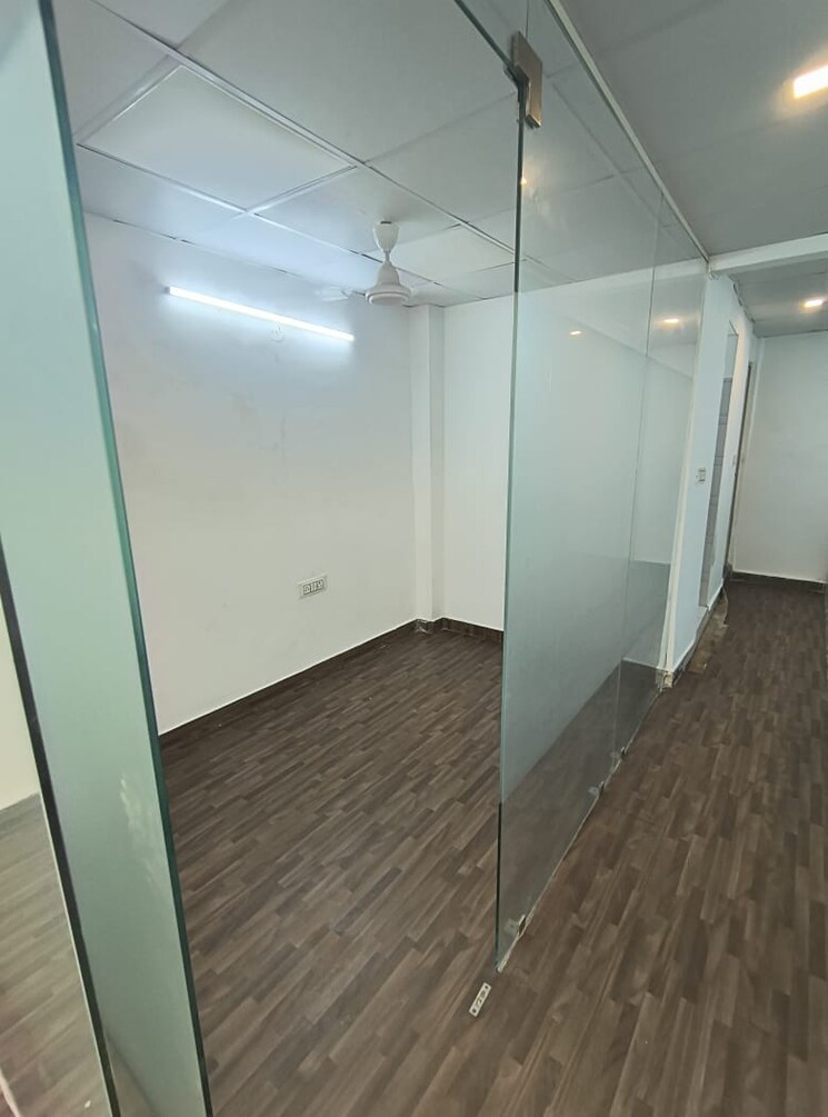 Bathroom, sector 22 3 Bedroom 162 Sq.Mt. Villa In Sector 22 Noida 9311347