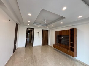 Room in 4 BHK Builder Floor at Vipul World Plots, Sector 48 – for Sale
