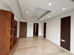 Room in 4 BHK Builder Floor at Vipul World Plots, Sector 48 – for Sale