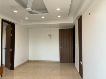 Room in 4 BHK Builder Floor at Vipul World Plots, Sector 48 – for Sale