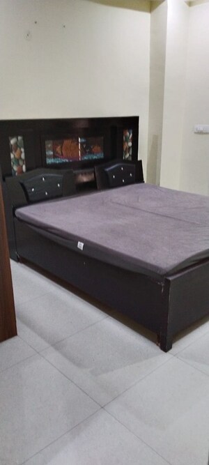 Bedroom in 2 BHK Builder Floor at Sector 52 – for Rent