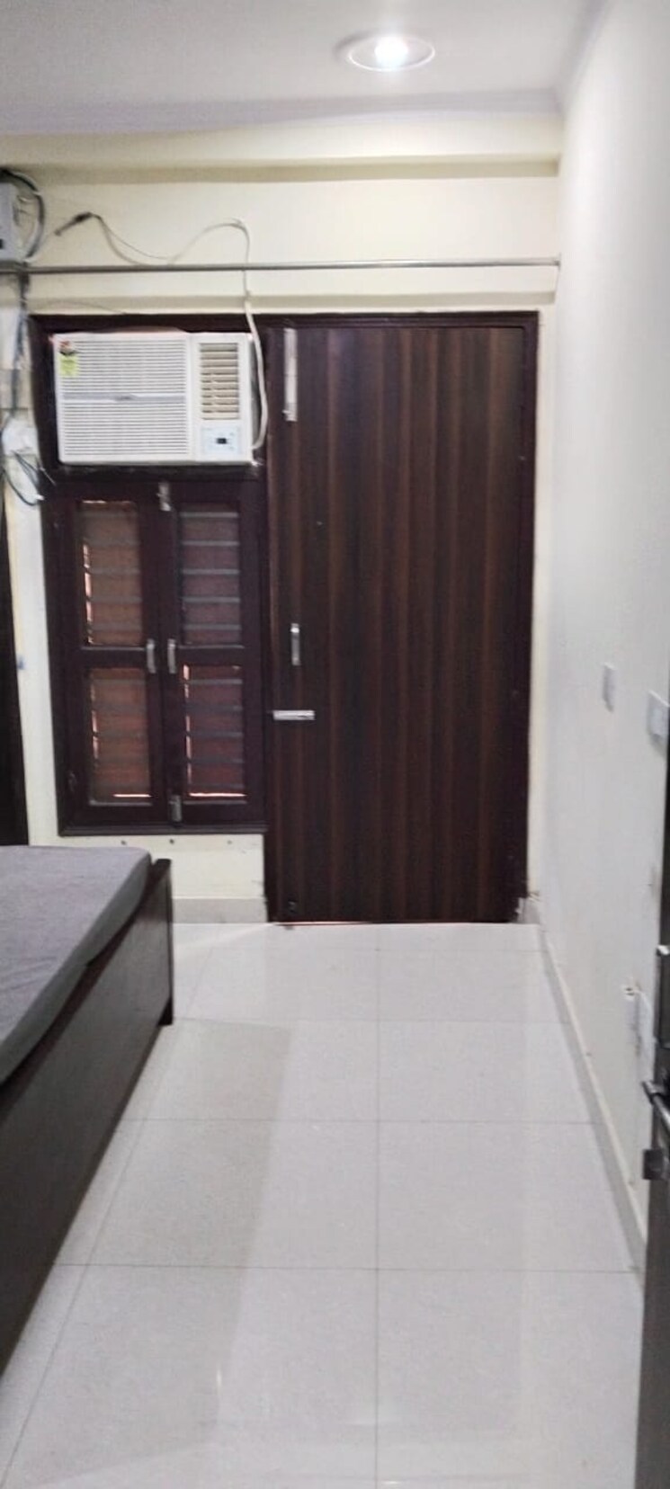 Room, sector 52 2 Bedroom 1377 Sq.Ft. Builder Floor In Sector 52 Gurgaon 9311373