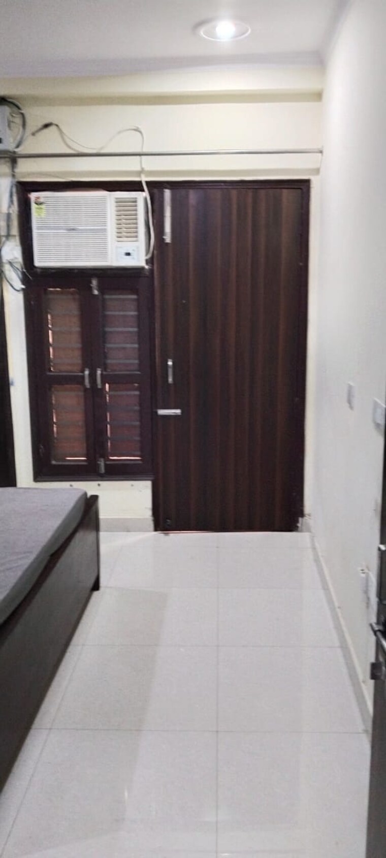 Room, sector 52 2 Bedroom 1377 Sq.Ft. Builder Floor In Sector 52 Gurgaon 9311373