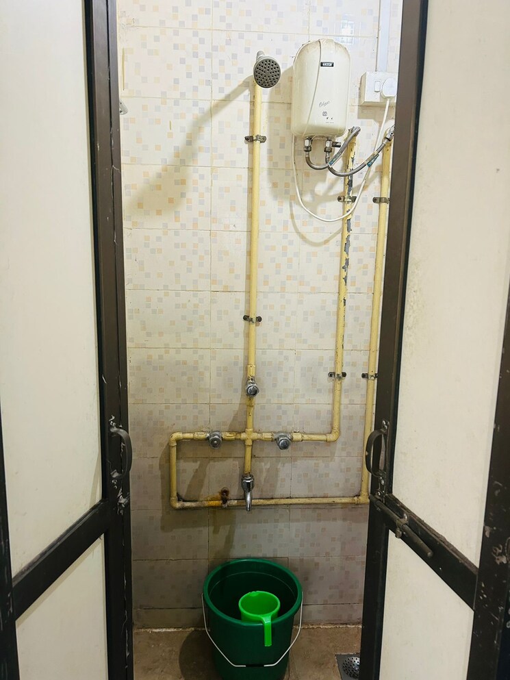 Bathroom, mahalaxmi-chs-worli 1 Bedroom 350 Sq.Ft. Apartment In Worli Mumbai 9311381