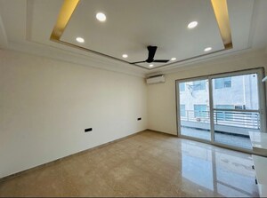 Room in 4 BHK Builder Floor at Unitech Arcadia, South City 2 – for Sale