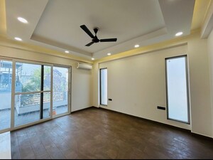 Room in 4 BHK Builder Floor at Unitech Arcadia, South City 2 – for Sale