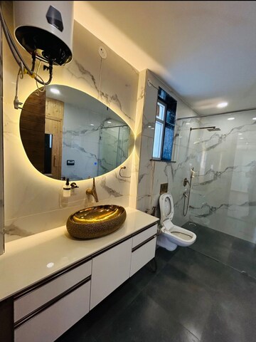 Master Bedroom in 4 BHK Builder Floor at Unitech Arcadia, South City 2 – for Sale