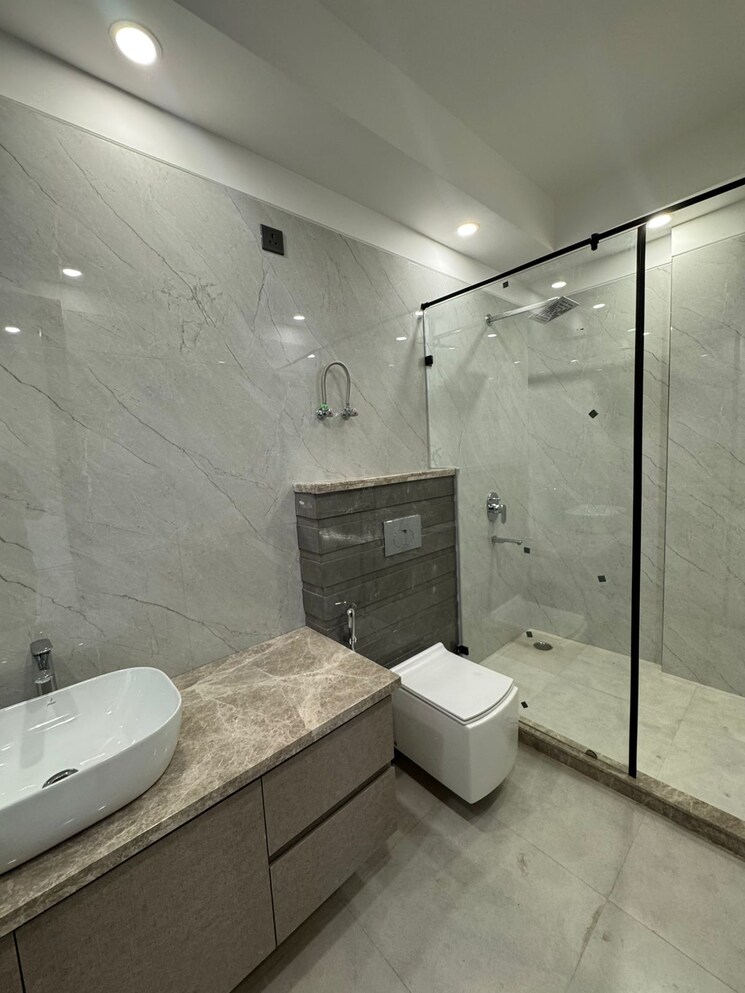 Bathroom, vipul-world-plots 5 Bedroom 3550 Sq.Ft. Builder Floor In Sector 48 Gurgaon 9311439