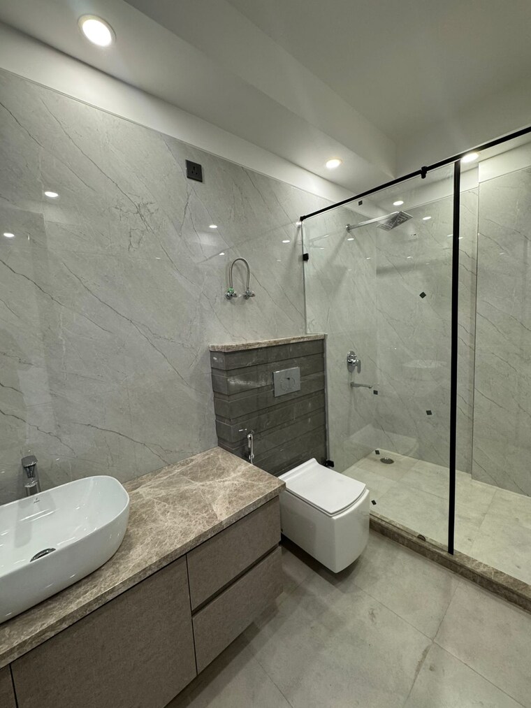 Bathroom, vipul-world-plots 5 Bedroom 3550 Sq.Ft. Builder Floor In Sector 48 Gurgaon 9311439
