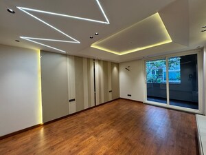 Room in 5 BHK Builder Floor at Vipul World Plots, Sector 48 – for Sale