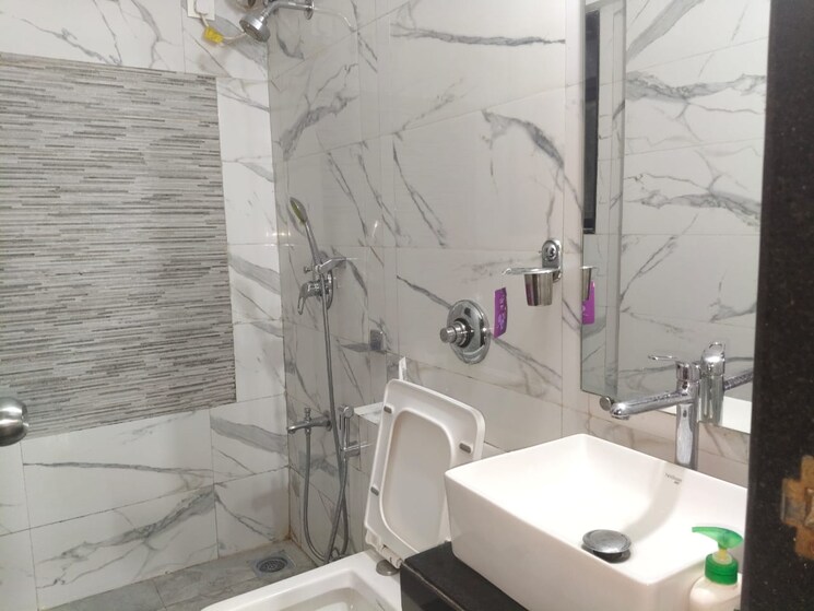 Bathroom, hubtown-hillcrest 2 Bedroom 850 Sq.Ft. Apartment In Andheri East Mumbai 9311437