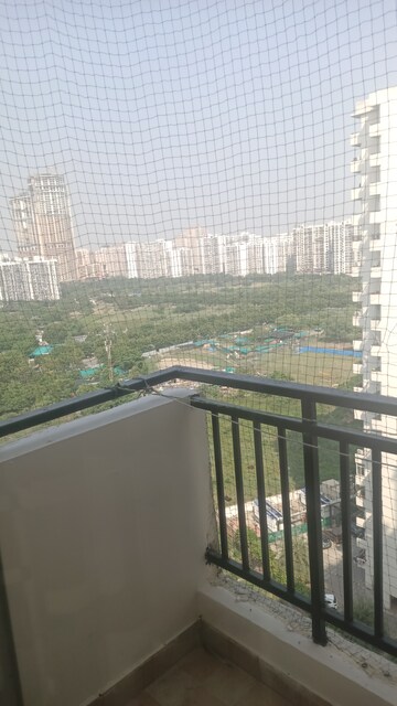 2 BHK Apartment For Rent in Sethi Max Royal, Sector 76