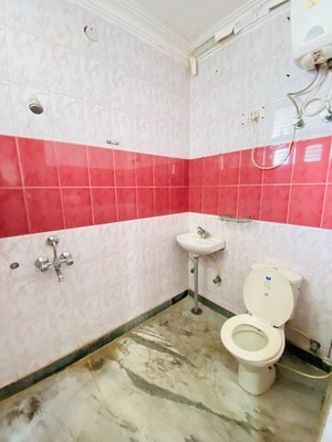 Bathroom in 2 BHK Builder Floor at Ansal Plaza Sector-23, Sector 23 – for Rent