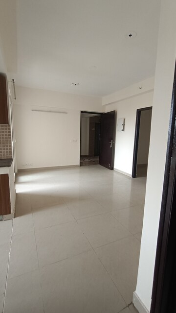 Room in 2 BHK Apartment at Sethi Max Royal, Sector 76 – for Rent