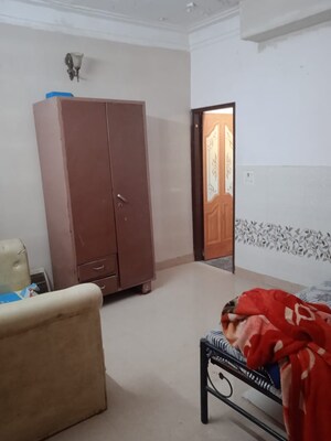 Furnished Amenities in 1 BHK Builder Floor at Lajpat Nagar – for Rent