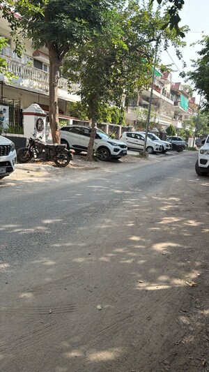 Parking in 3 BHK Builder Floor at Palam Vihar Residents Association, Palam Vihar – for Rent