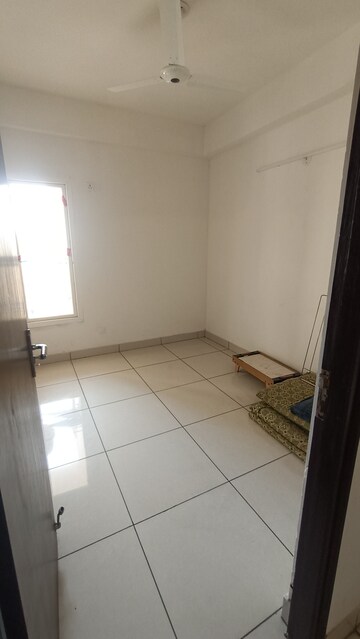 Bathroom in 2.5 BHK Apartment at Supertech The Romano, Sector 118 – for Rent