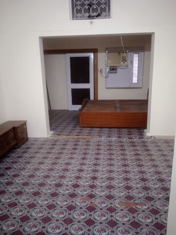 Room in 1 BHK Builder Floor at Lajpat Nagar – for Rent