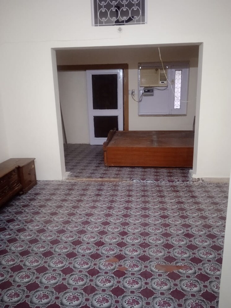 Room, lajpat nagar 1 Bedroom 400 Sq.Ft. Builder Floor In Lajpat Nagar Delhi 9311498