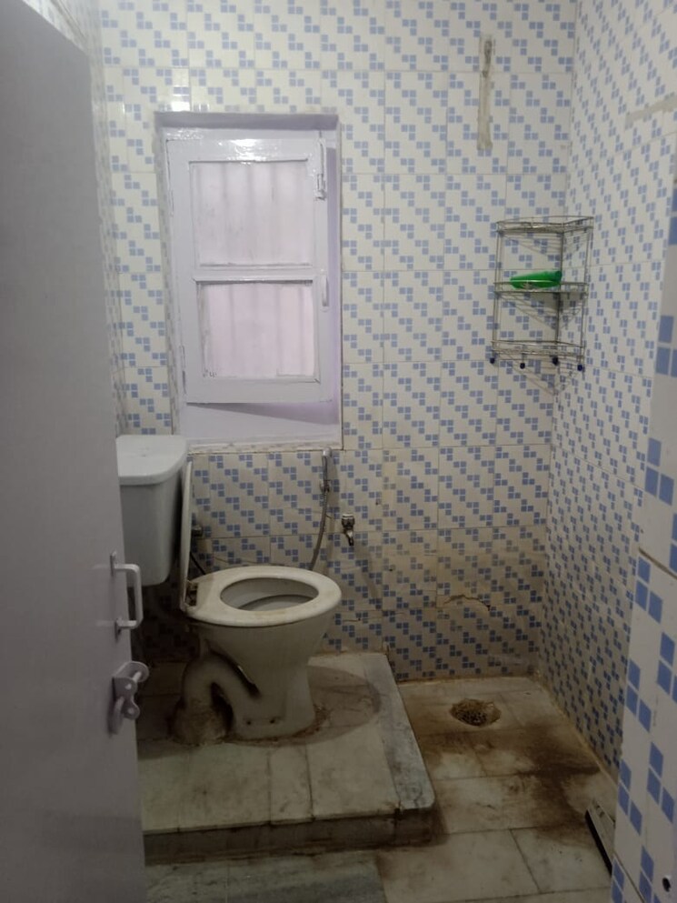 Bathroom, lajpat nagar 1 Bedroom 400 Sq.Ft. Builder Floor In Lajpat Nagar Delhi 9311498