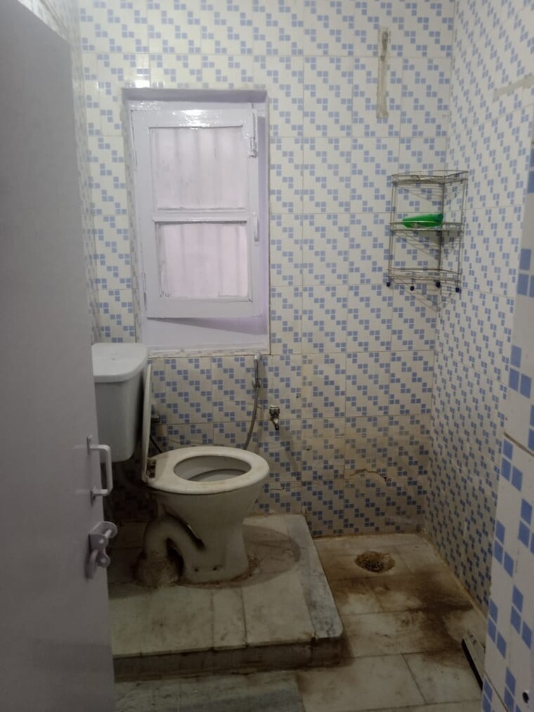 Bathroom, lajpat nagar 1 Bedroom 400 Sq.Ft. Builder Floor In Lajpat Nagar Delhi 9311498