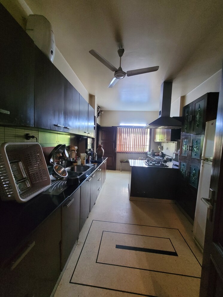Kitchen, savita vihar 4 Bedroom 2700 Sq.Ft. Builder Floor In Savita Vihar Delhi 9311506