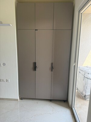 Room in 3 BHK Apartment at Smart World Orchard, Sector 61 – for Rent