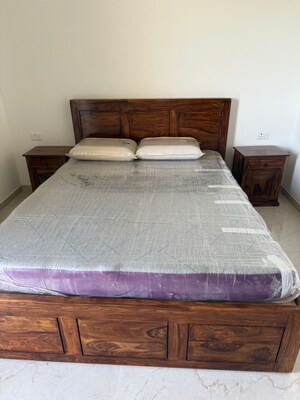 Bedroom in 3 BHK Apartment at Smart World Orchard, Sector 61 – for Rent