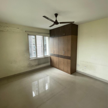 Room in 3 BHK Apartment at Bengal Dcl Sampoorna, Bablatala – for Rent