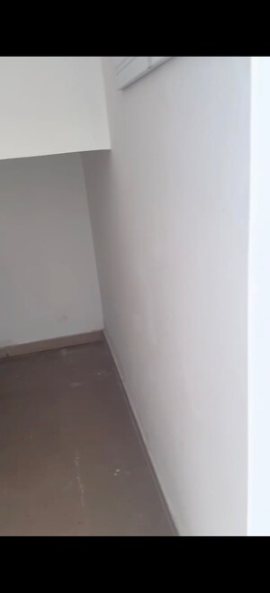 Room in 5 BHK Apartment at Indiabulls One Indiabulls, Pokhran Road No Two – for Rent